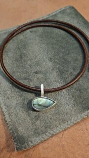 Labradorit 💚💙🩵

#labradorit #lovestones #lichtspiel #goldfischatelier #kunsthandwerk