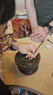 Vom Walzen bis zum Fassen – alles selbst gemacht im Kurs. Bravo! 👏💎

#Schmuckkurs #Selbstgemacht #HandmadeJewelry #DoItYourself #Kreativsein #Metalsmithing #basel