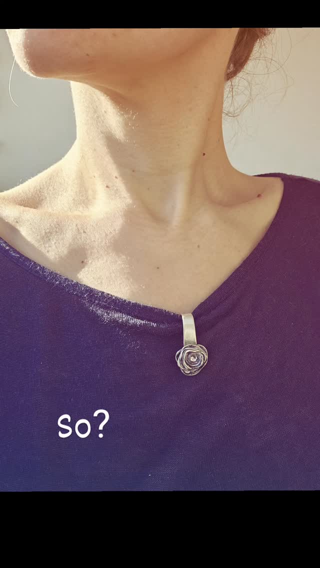 #schmuckdesign #silberschmuck #handmadejewelry #slowfashion #accessoires
#madeinbasel #ansteckschmuck #geschenkidee