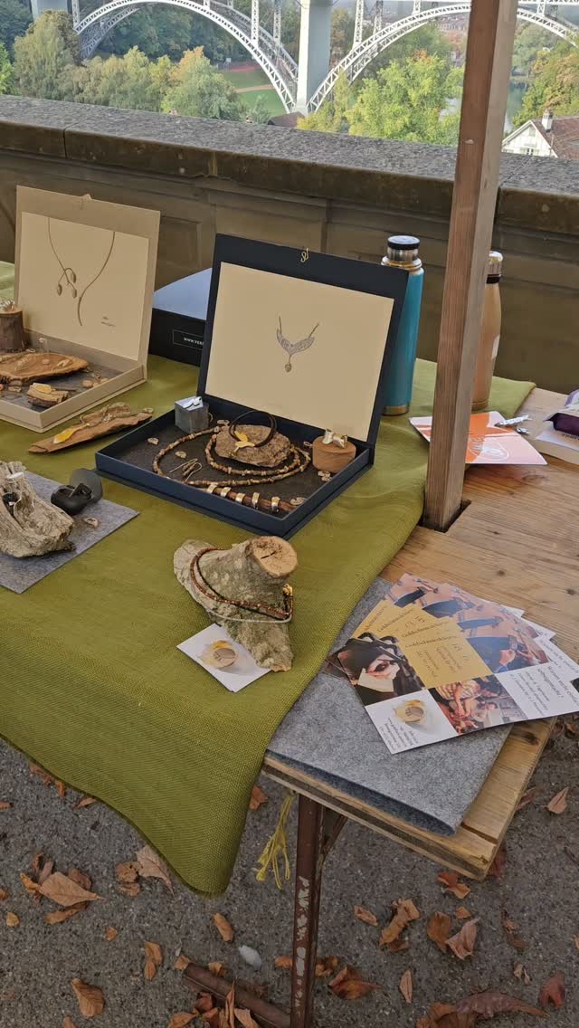 Der Stand ist aufgebaut... Zeit für Mate 🧉🐳😍 
Heute 9-17 Uhr auf der Münsterplattform Bern

El puesto está listo... Tiempo para un mate 🧉🐳😍
Hoy de 9 a 17 en la feria de artesanía en Berna

#kunsthandwerk #handwerkermäritbern #goldfischatelier #bern #unikate